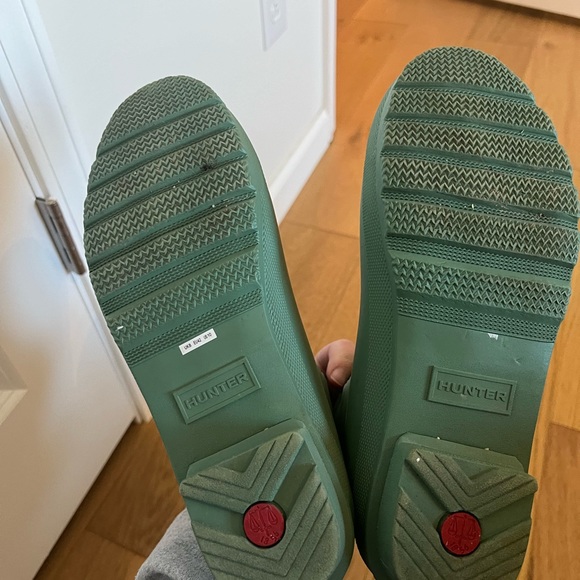 Hunter Chelsea boots. Size 10. Worn once. Great condition. Green color. - Picture 3 of 4